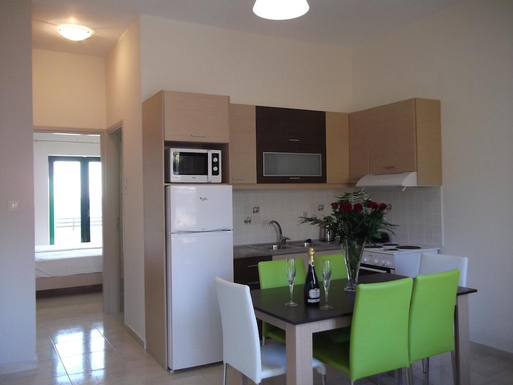 Kritamos Beach Apartments Франгокастелло Экстерьер фото