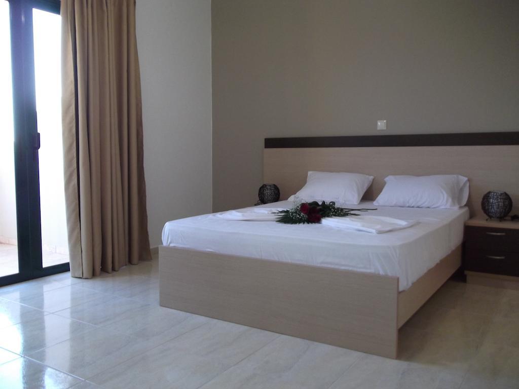 Kritamos Beach Apartments Франгокастелло Экстерьер фото